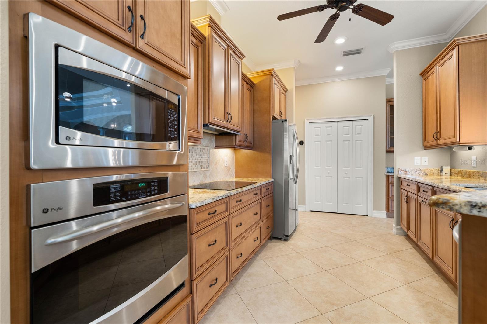 Image 36 of 83 For 48 Tropicana Drive