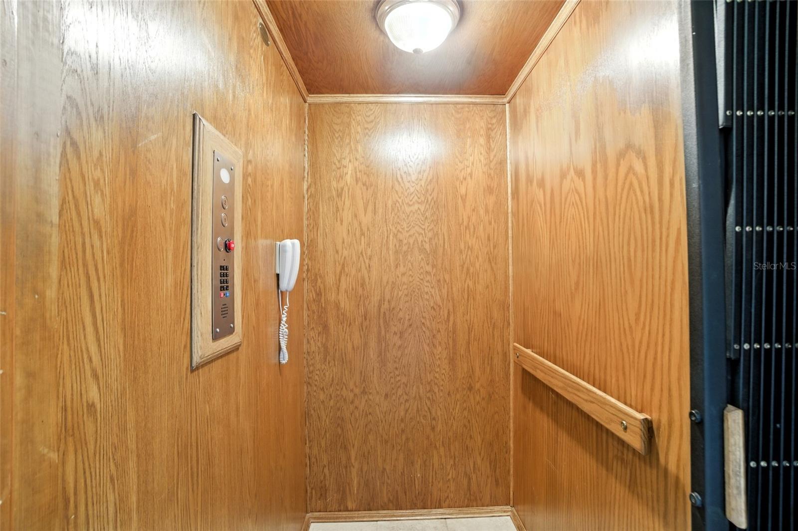 Image 14 of 100 For 10170 & 10180 Creekside Drive