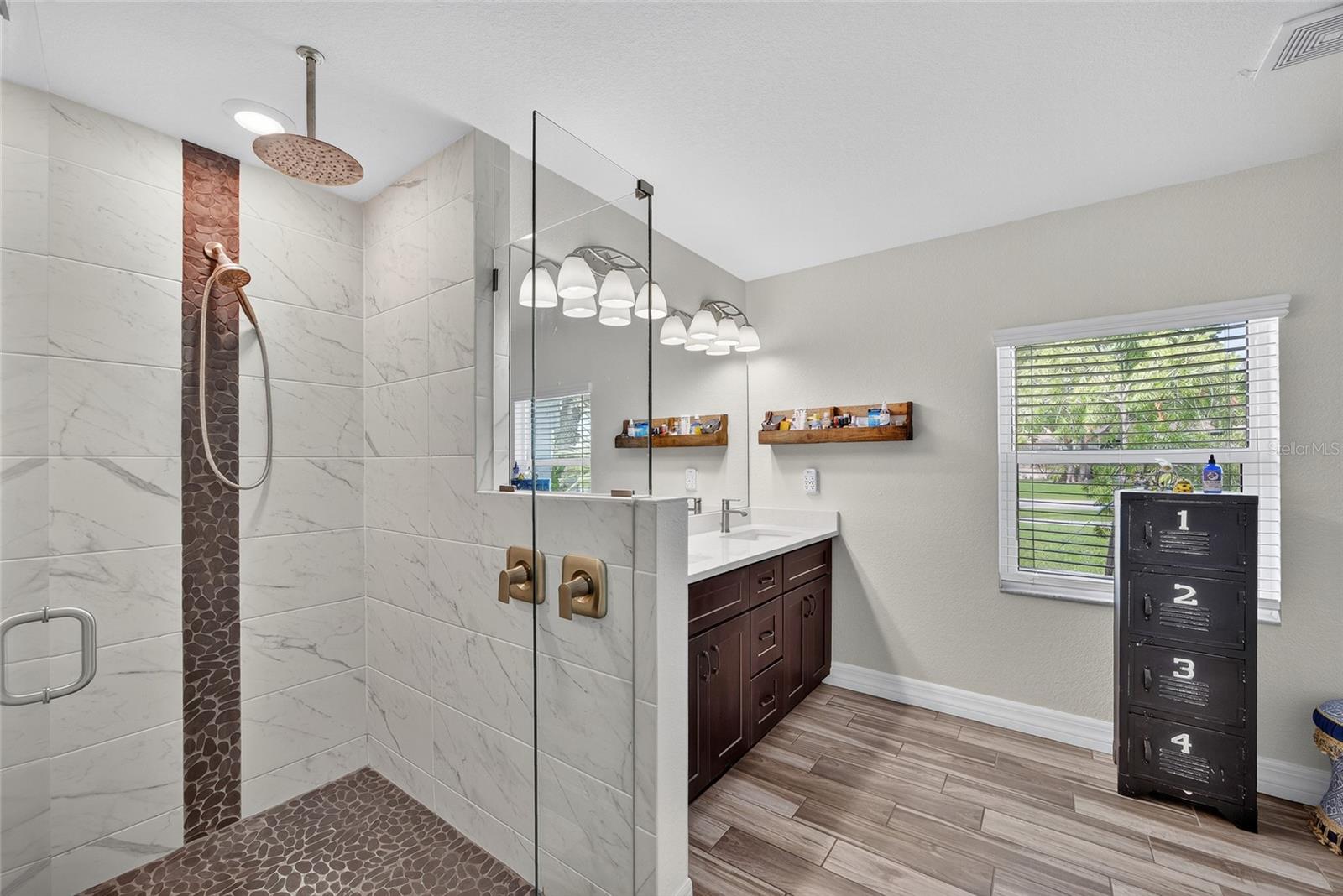 Image 16 of 39 For 25212 Alcazar Drive