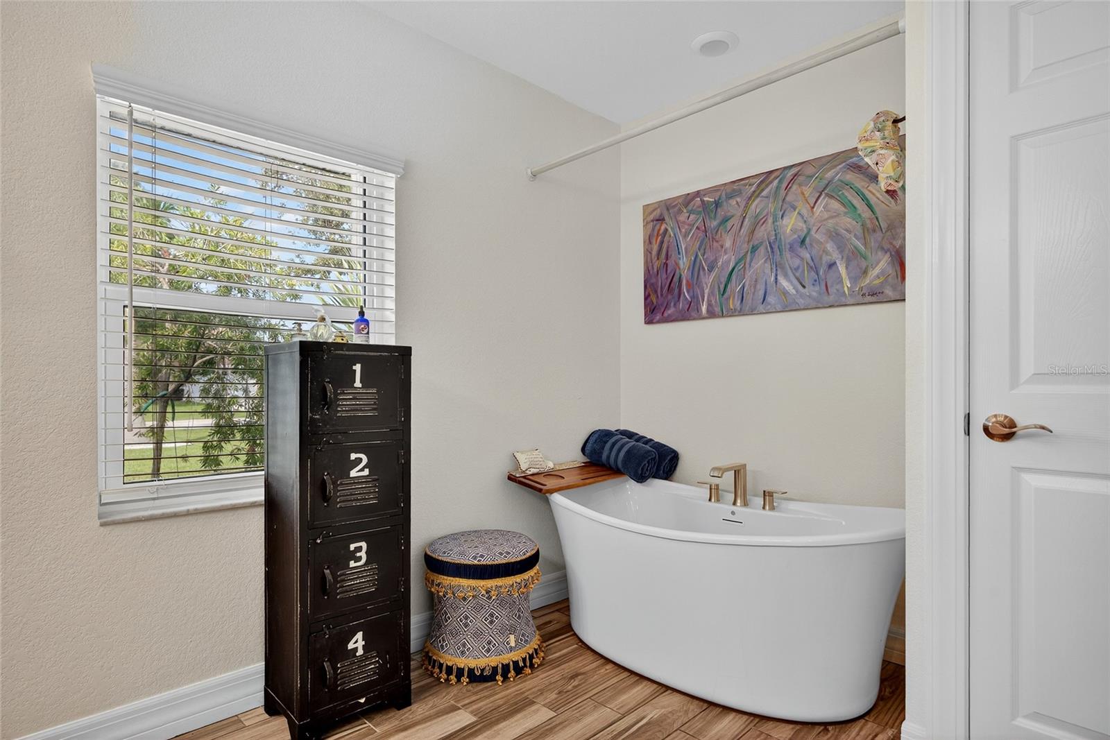 Image 17 of 39 For 25212 Alcazar Drive