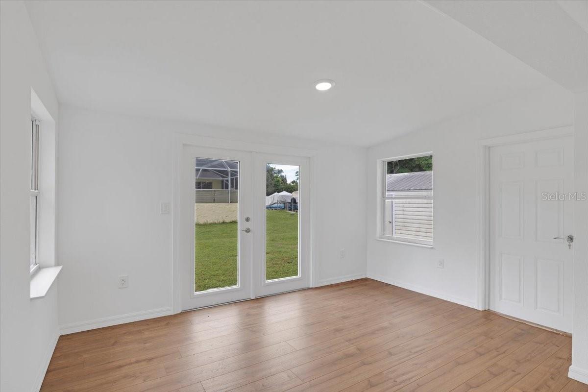 Image 11 of 35 For 2206 Mark Avenue