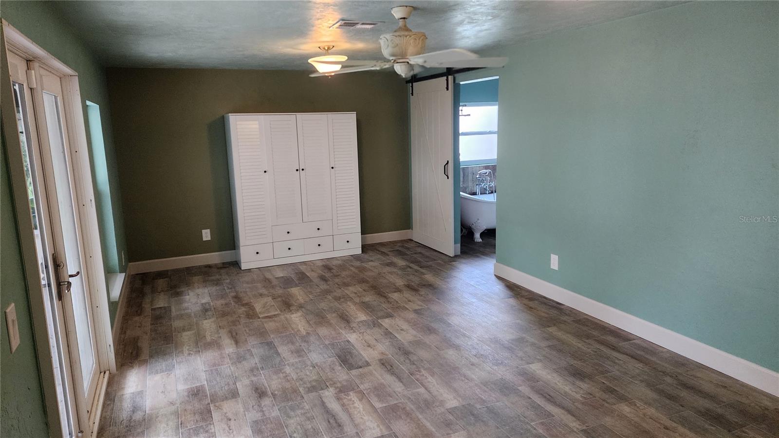 Image 10 of 66 For 8516 Riverside Drive