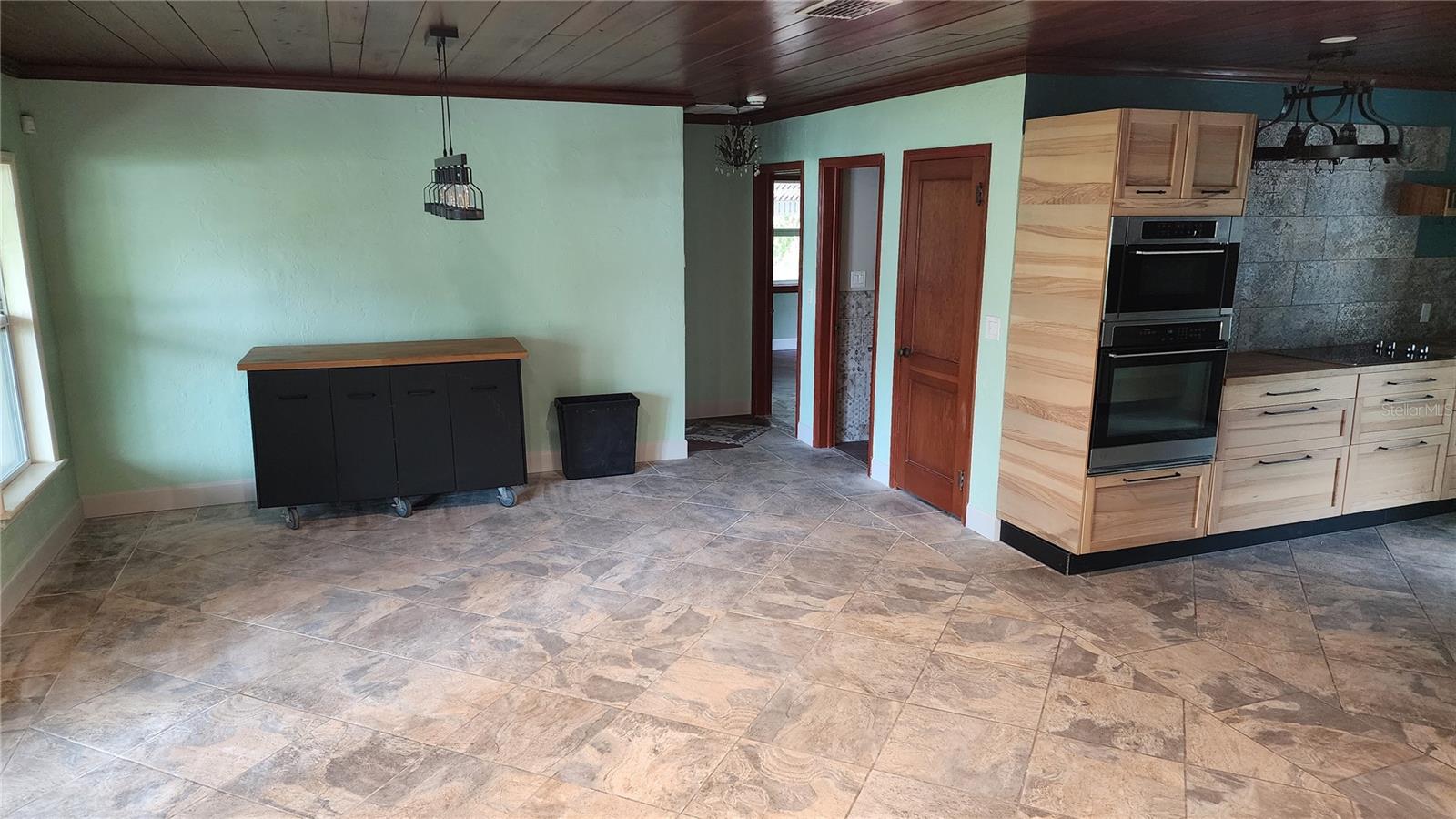 Image 11 of 66 For 8516 Riverside Drive