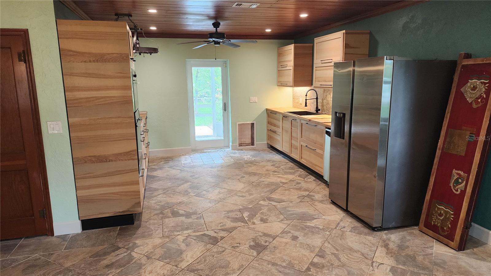 Image 12 of 66 For 8516 Riverside Drive