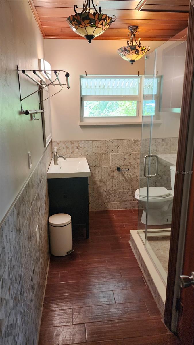 Image 21 of 66 For 8516 Riverside Drive