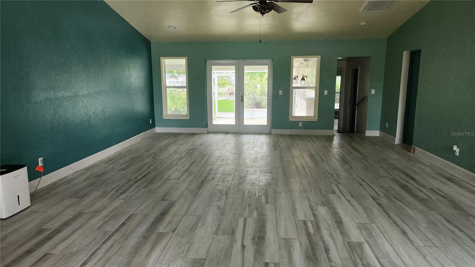 Image 4 of 66 For 8516 Riverside Drive