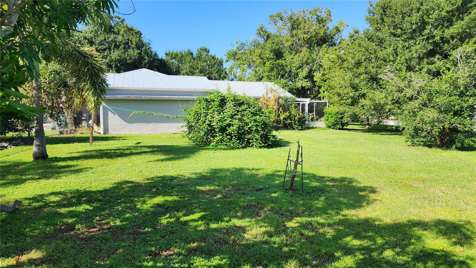 Image 49 of 66 For 8516 Riverside Drive