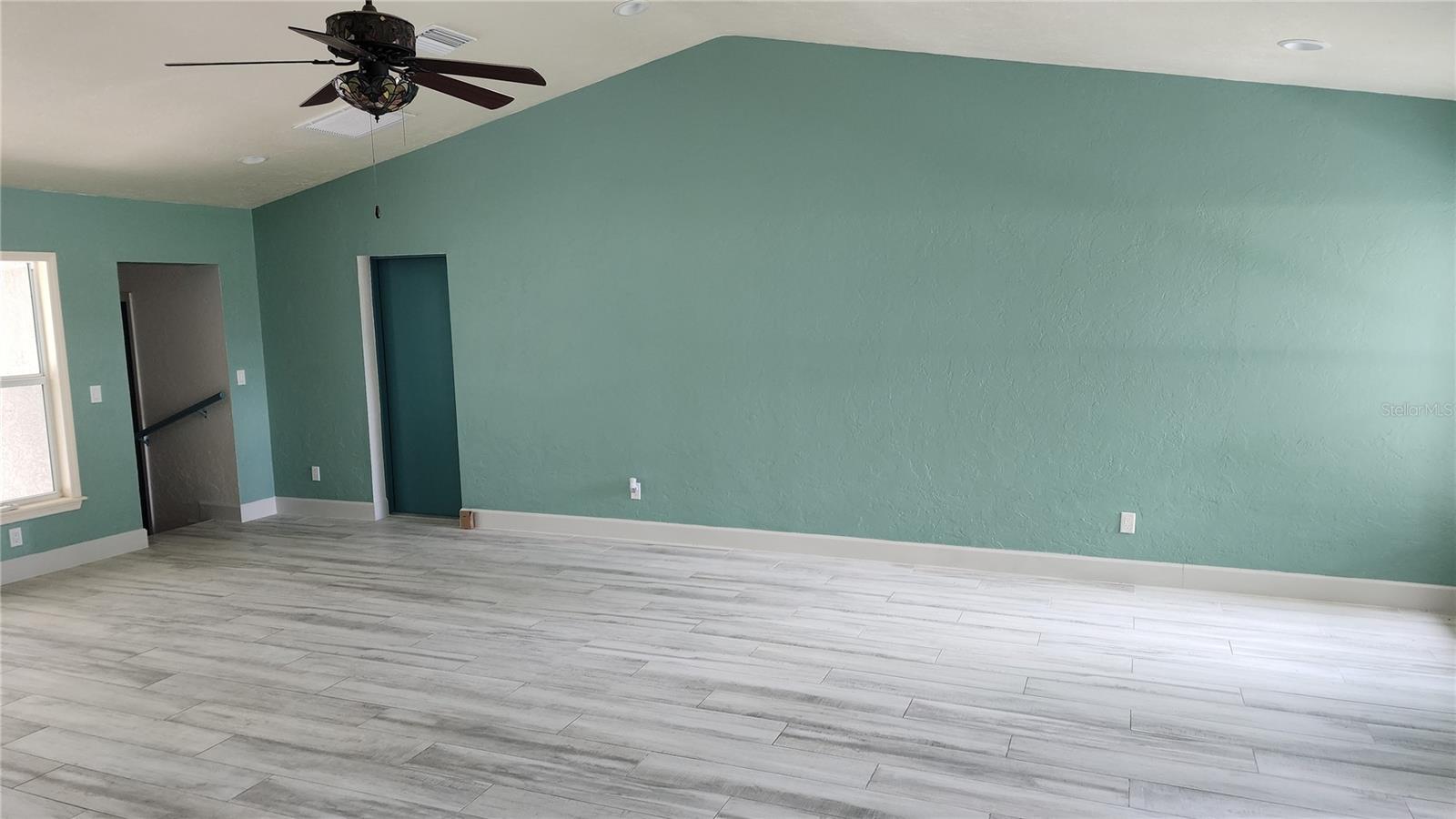 Image 5 of 66 For 8516 Riverside Drive
