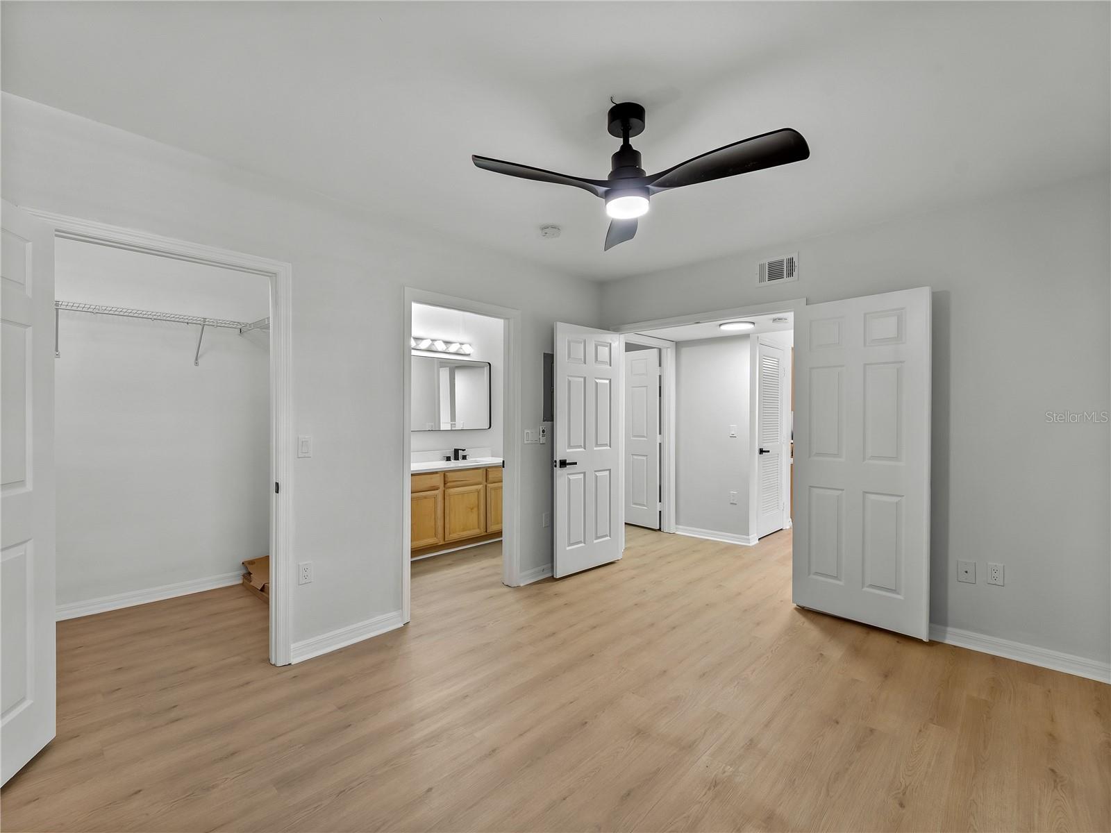 Image 21 of 39 For 1120 Villagio Circle 202