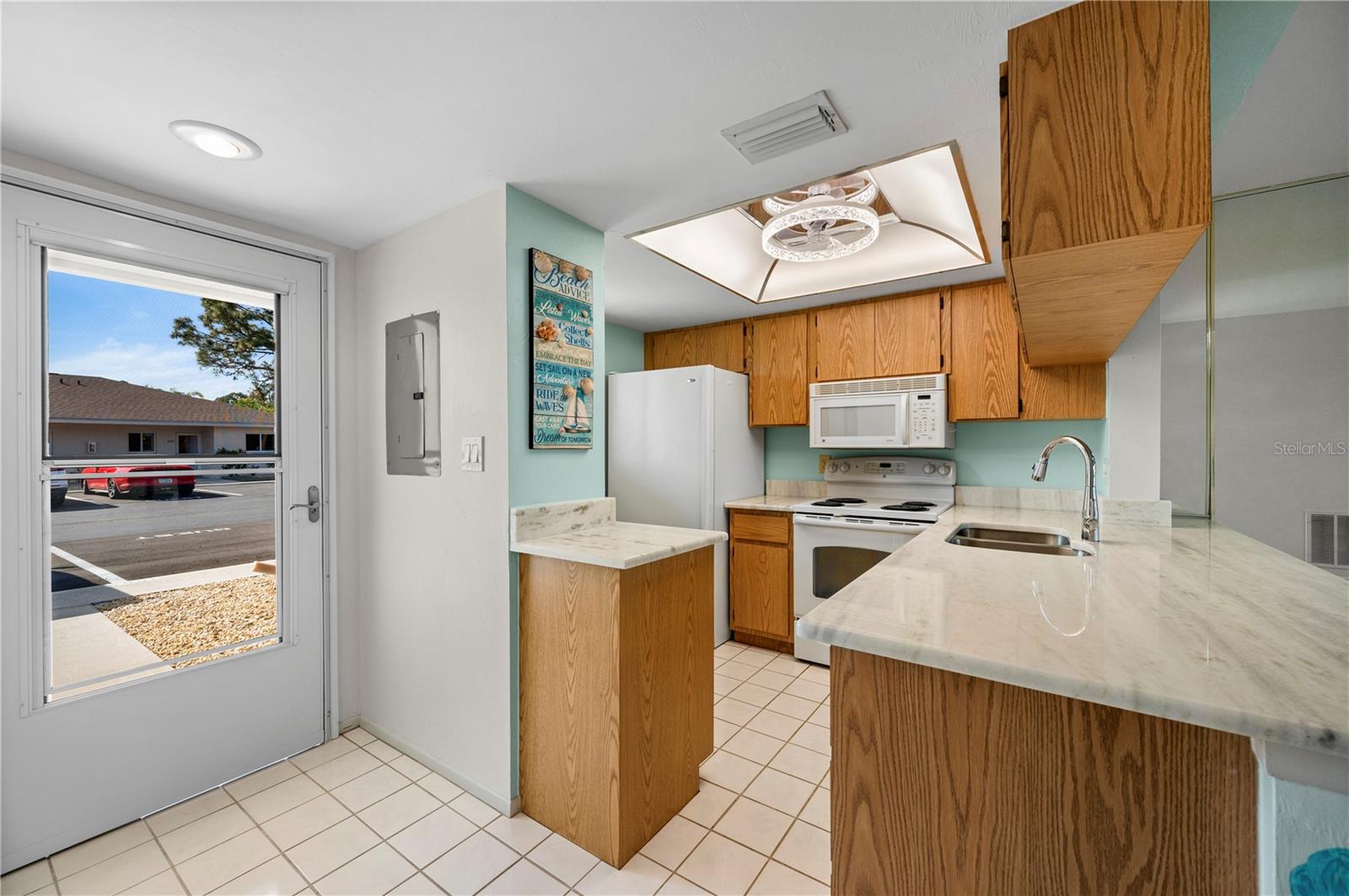 Image 5 of 32 For 12538 Kingsway Circle 1902