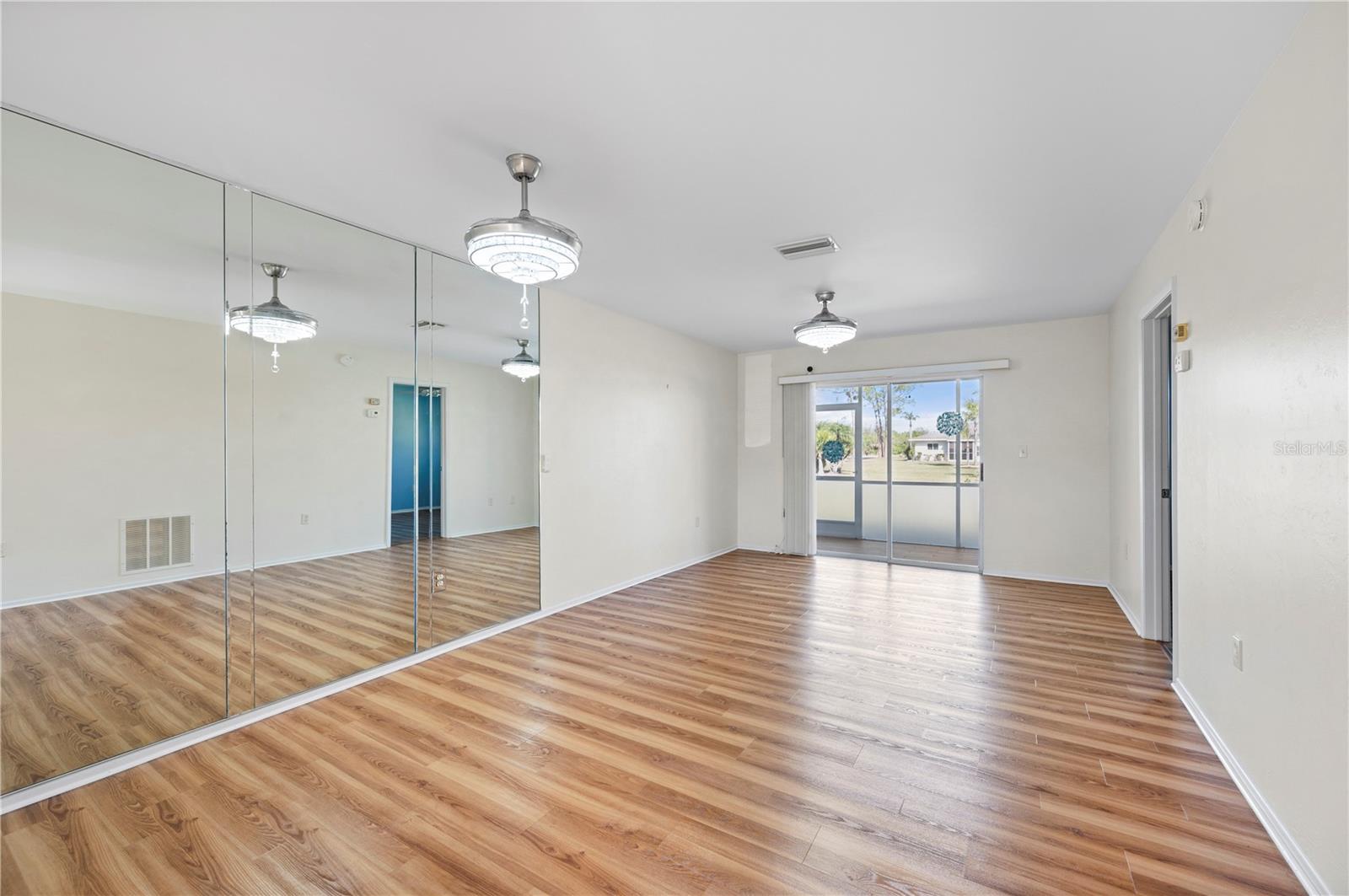 Image 6 of 32 For 12538 Kingsway Circle 1902