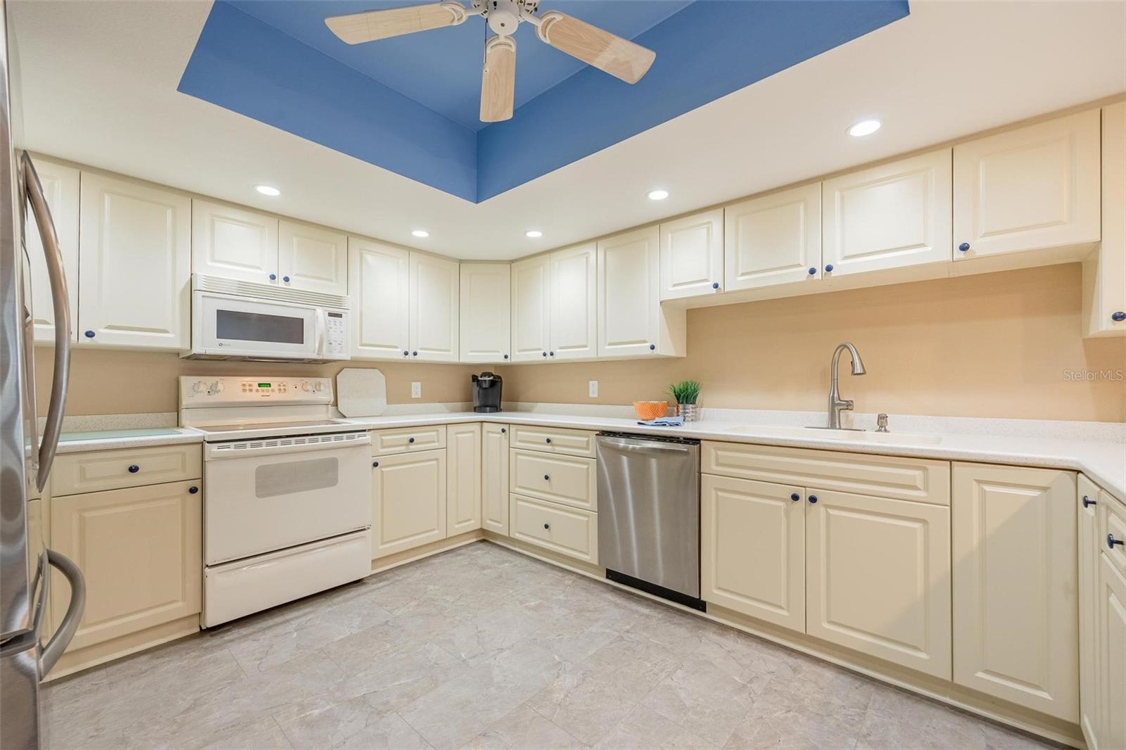Image 16 of 55 For 3250 Southshore Drive 55a