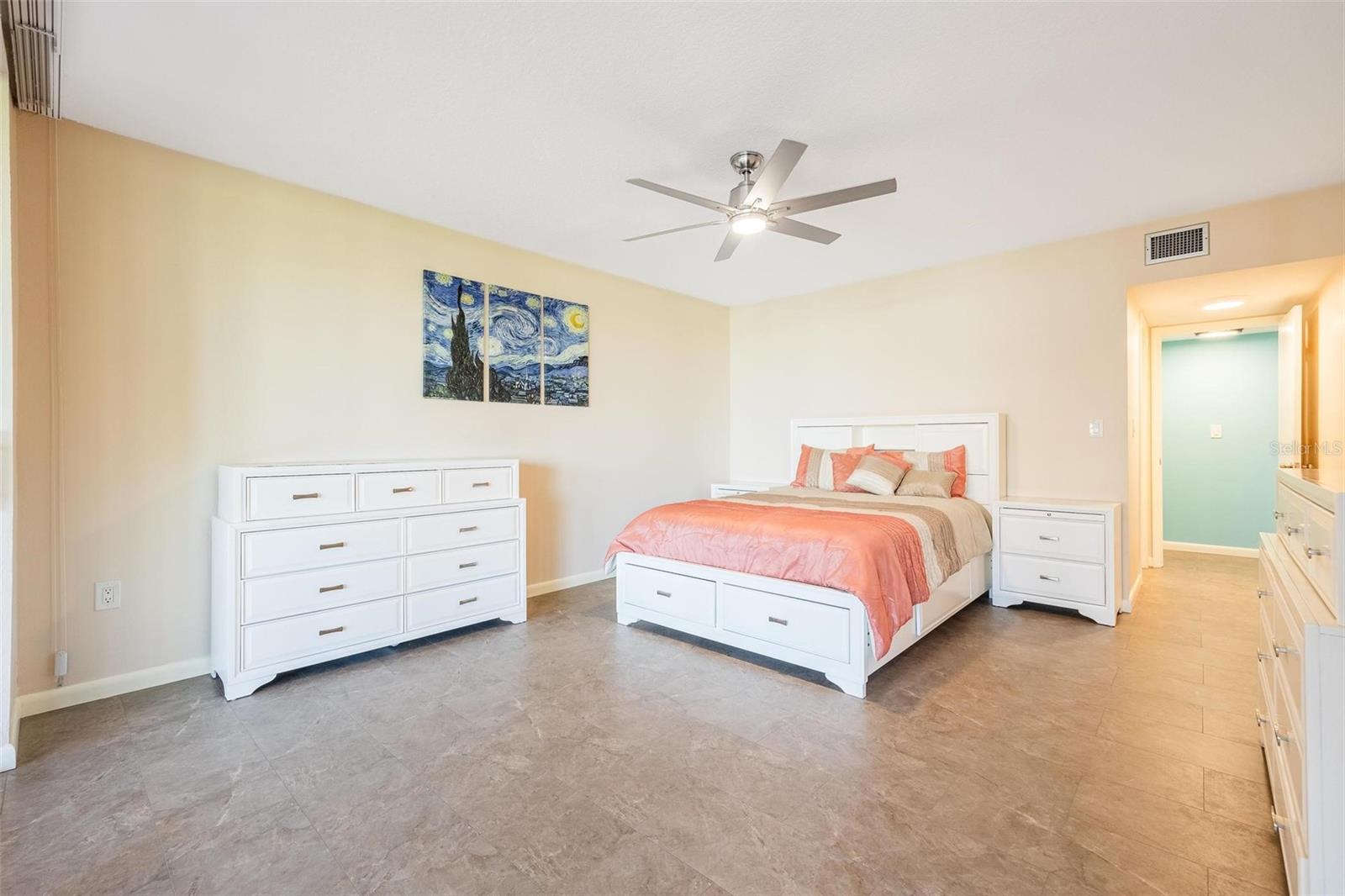 Image 22 of 55 For 3250 Southshore Drive 55a