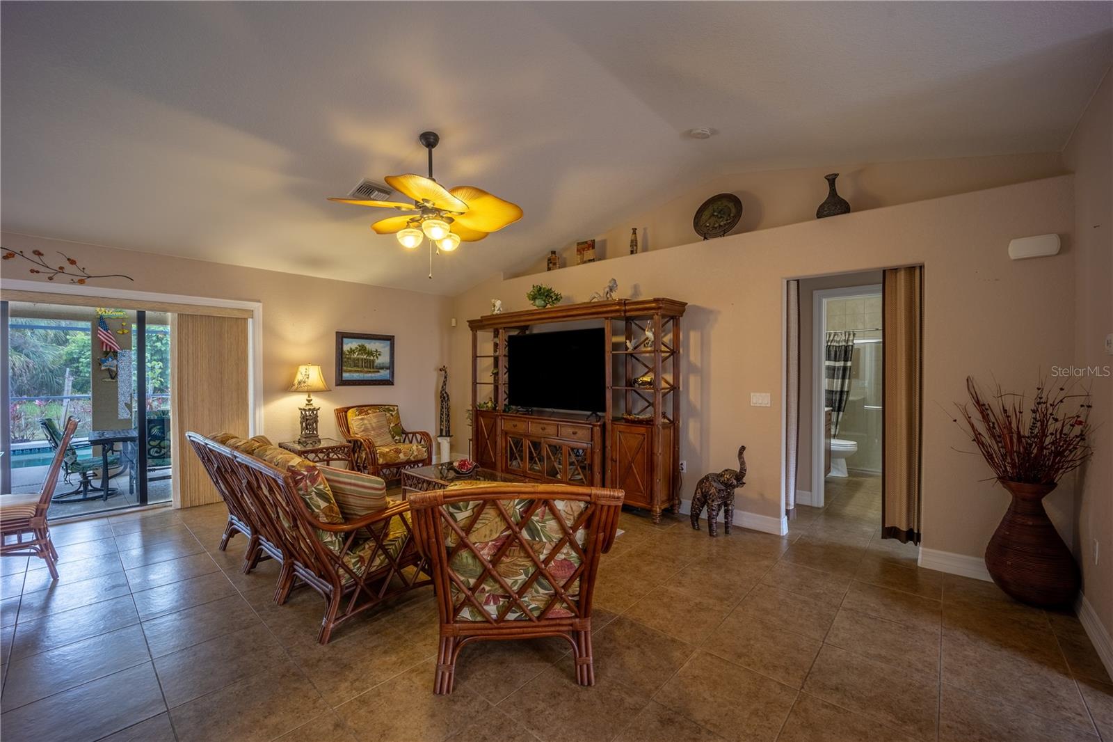 Image 13 of 33 For 17327 Wintergarden Avenue