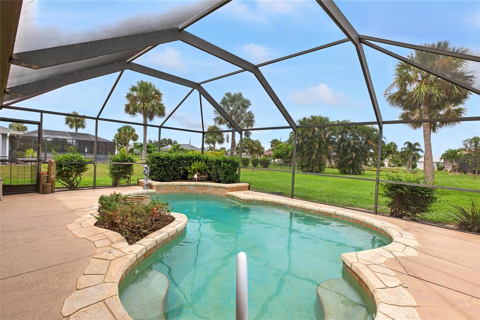 Image 18 of 21 For 592 Royal Poinciana