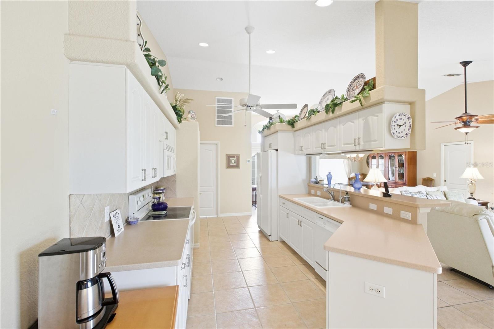 Image 6 of 21 For 592 Royal Poinciana