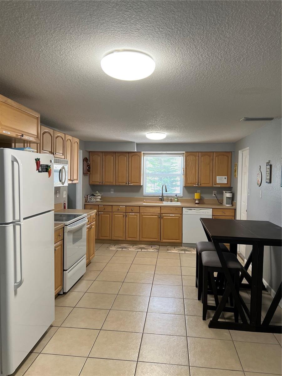 Image 4 of 20 For 705 Crestview Circle Nw