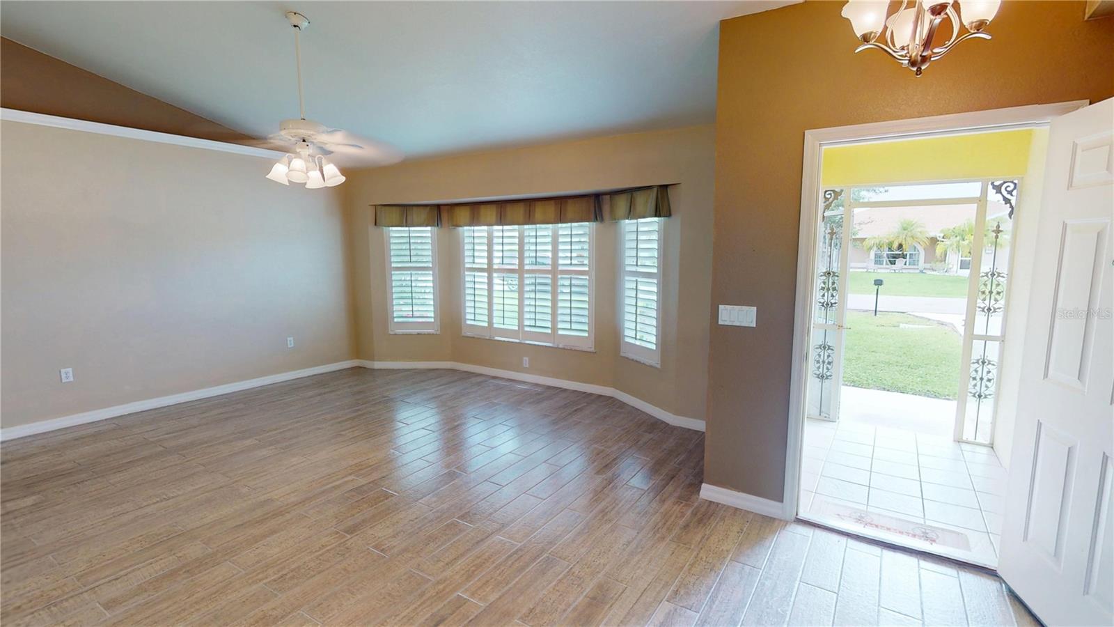 Image 3 of 24 For 330 Maraca Street
