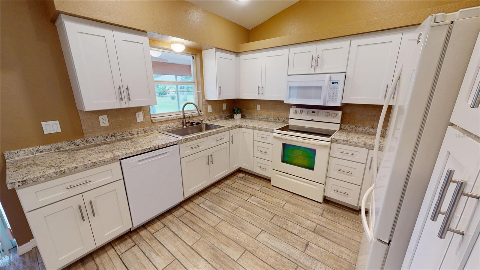 Image 5 of 24 For 330 Maraca Street