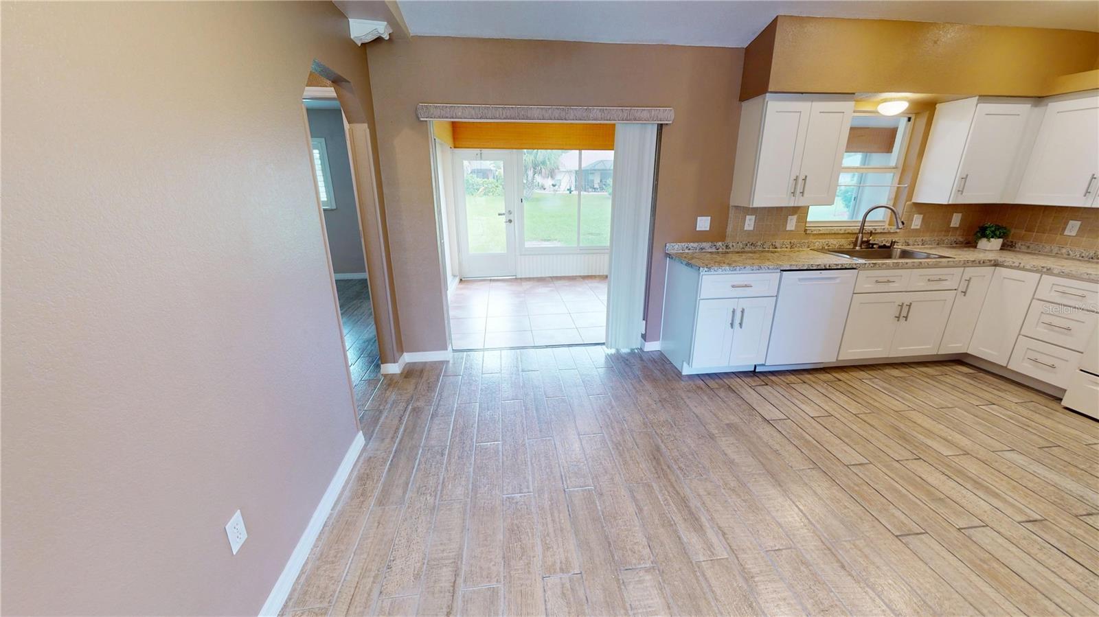 Image 7 of 24 For 330 Maraca Street