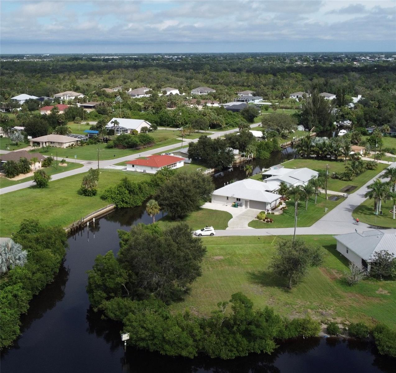 Listing photo id 1 for 3690 Peace River Drive