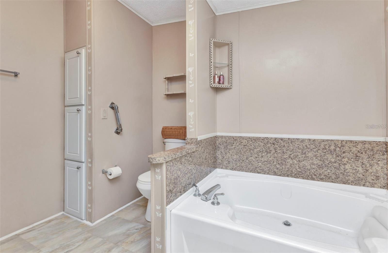 Image 19 of 35 For 6144 Redwing Avenue