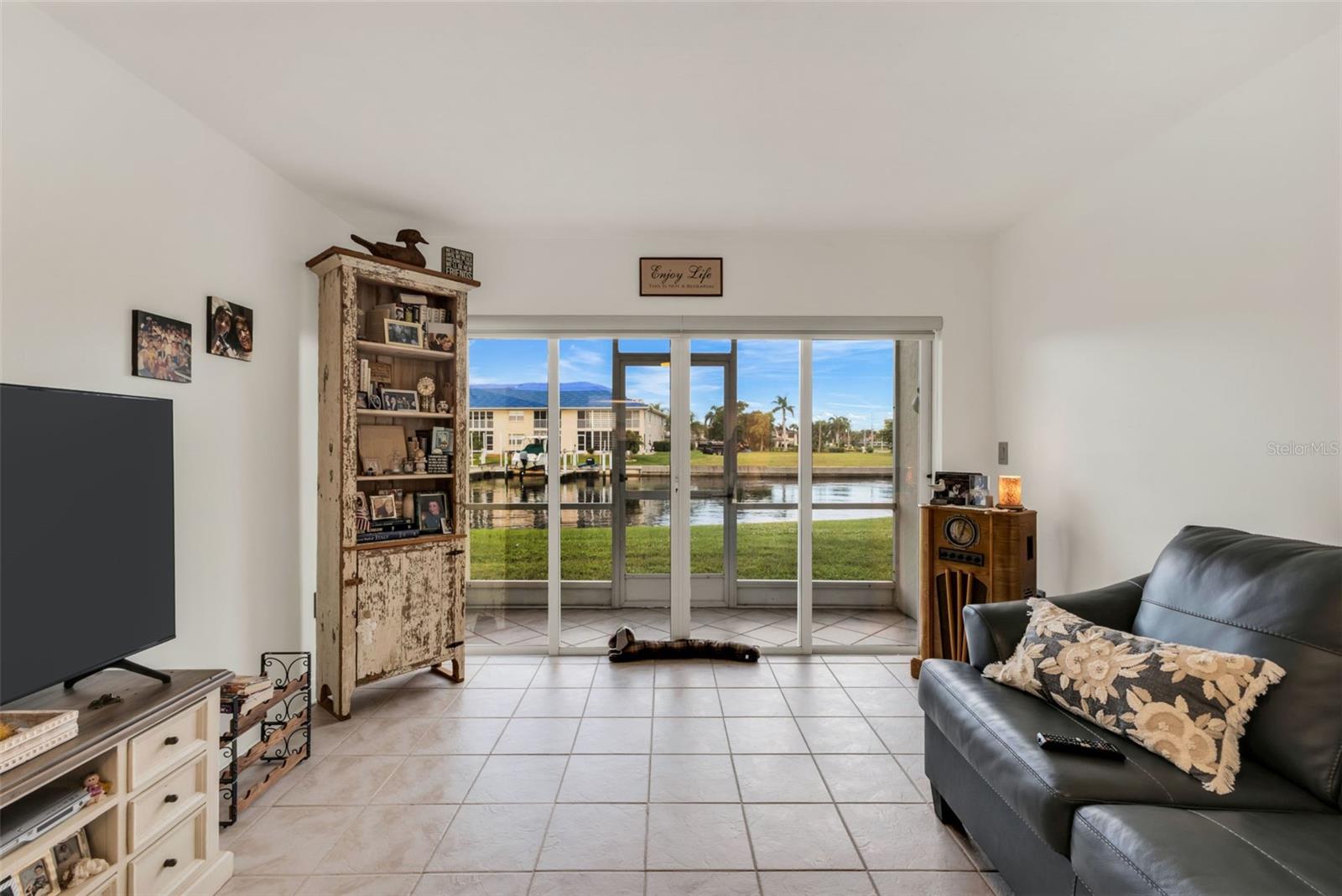 Image 7 of 37 For 311 Garvin Street 205a