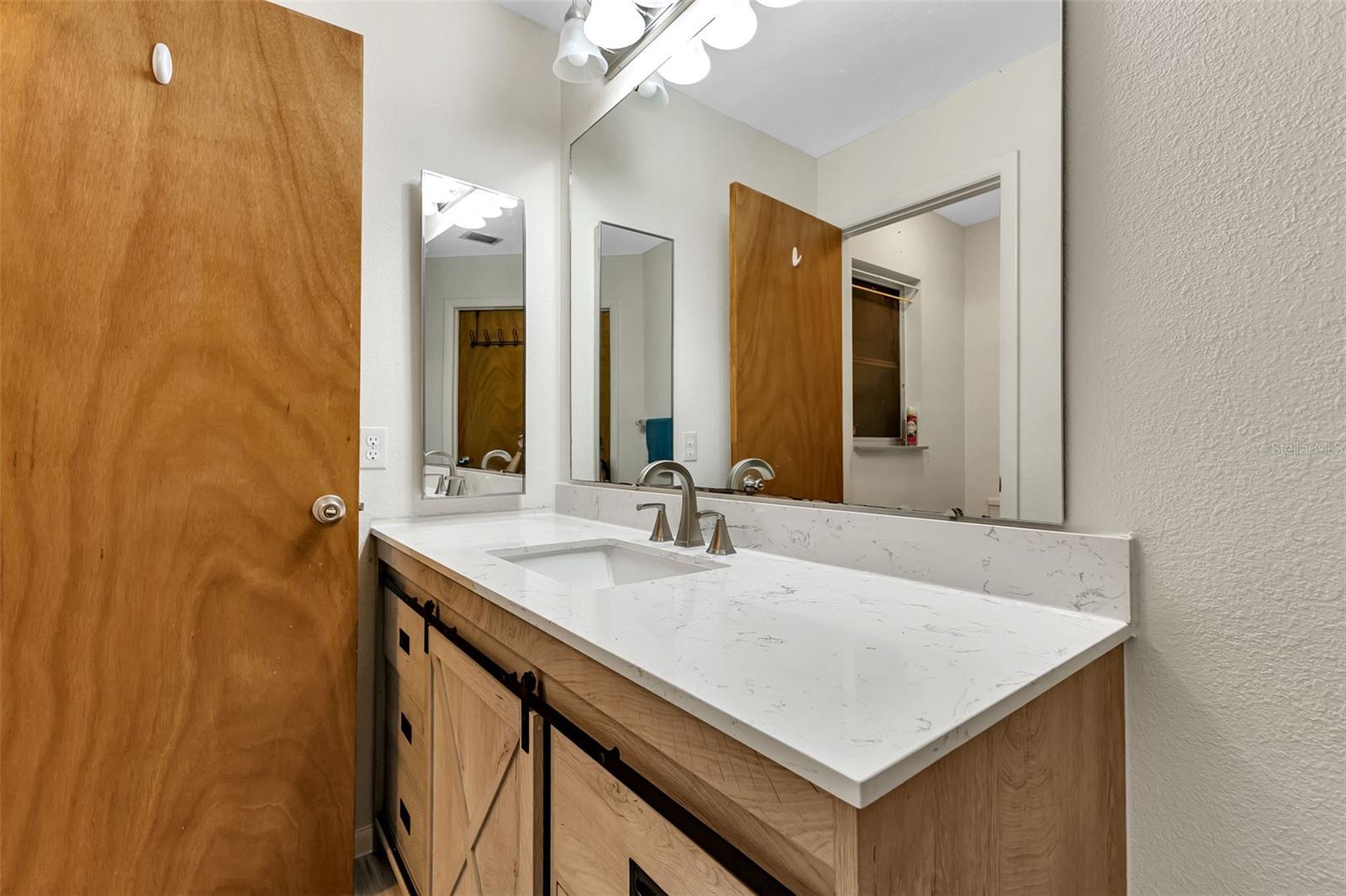 Image 16 of 33 For 745 Columbia Street