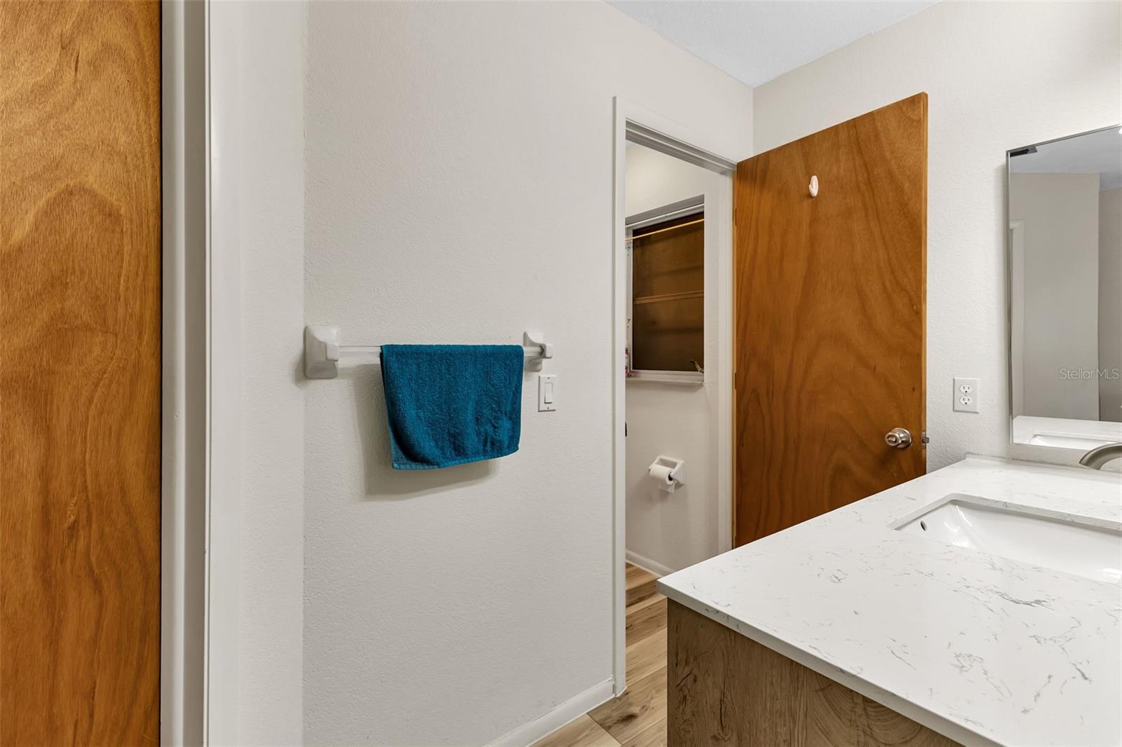 Image 17 of 33 For 745 Columbia Street