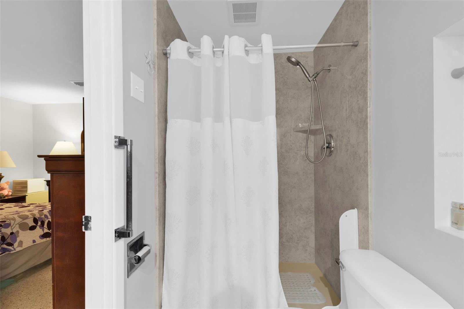 Image 35 of 61 For 123 Revere Street Nw