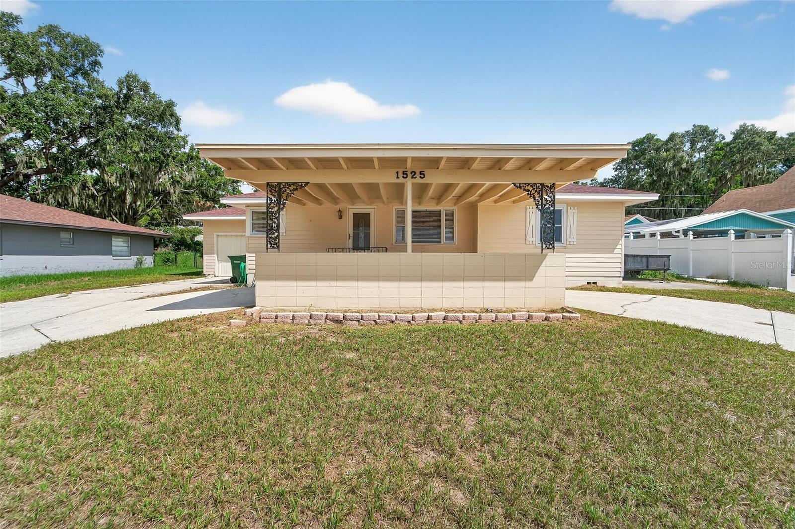 Details for 1525 Lake Howard Drive, WINTER HAVEN, FL 33881