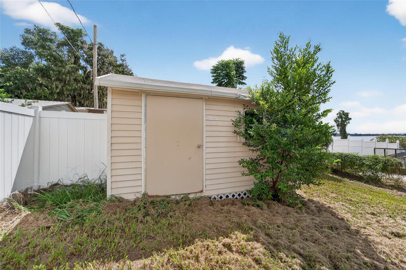 Image 10 of 43 For 1525 Lake Howard Drive