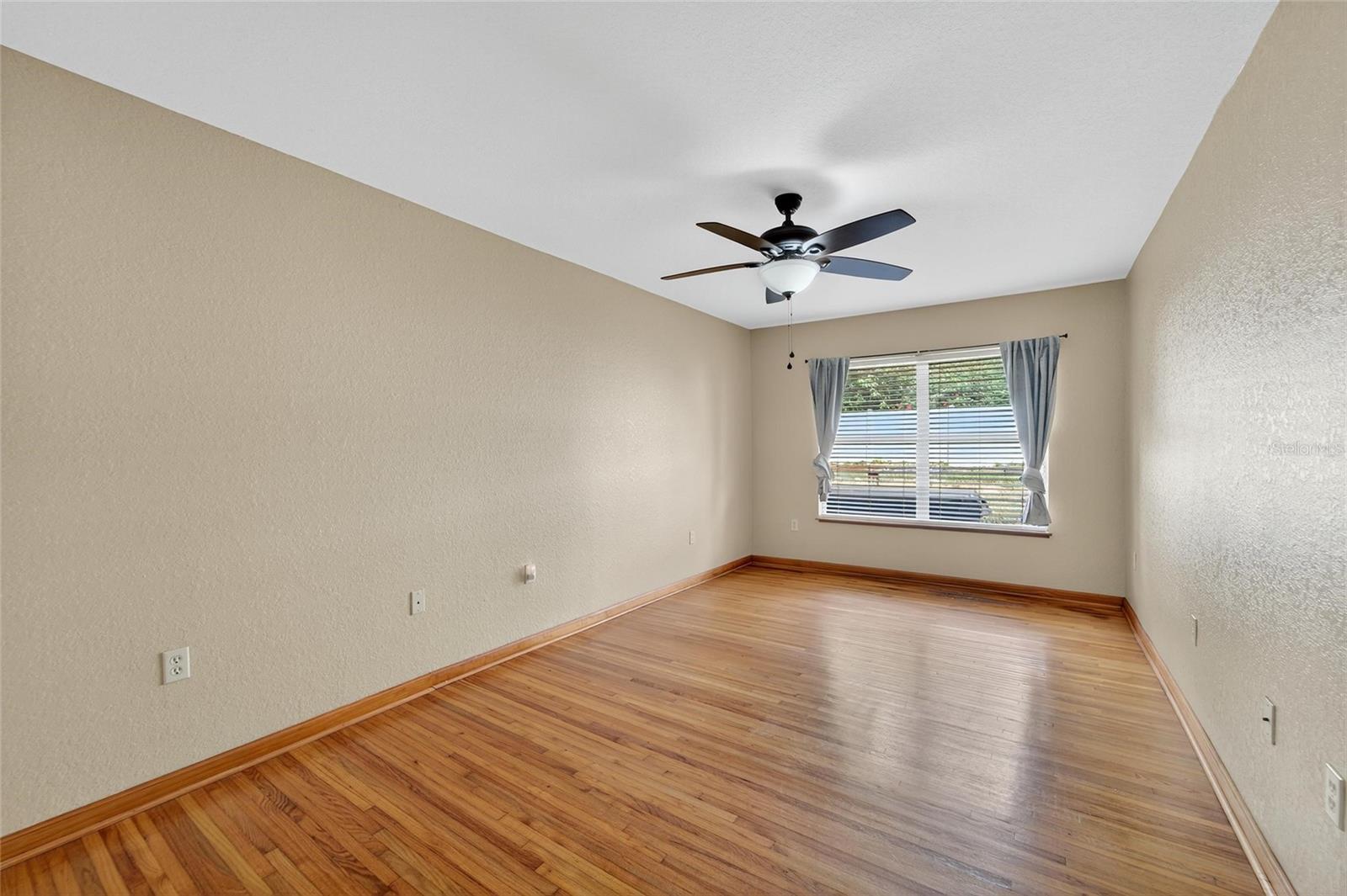 Image 32 of 43 For 1525 Lake Howard Drive