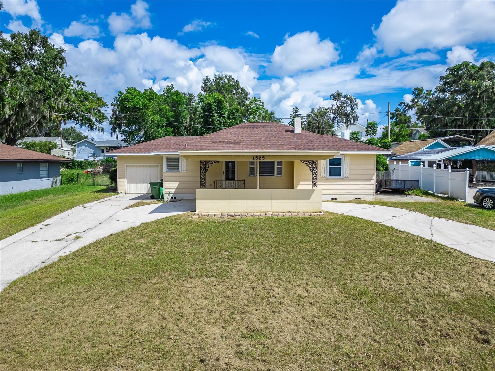 Image 4 of 43 For 1525 Lake Howard Drive