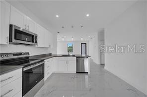 Image 15 of 38 For 928-930 Hepburn Avenue