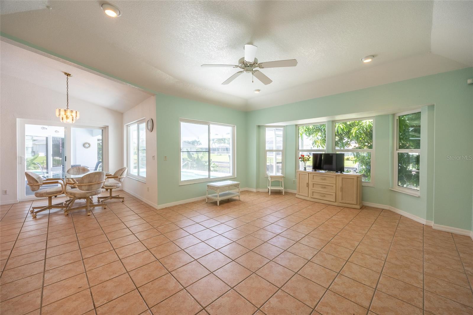 Image 21 of 45 For 3902 13th Avenue