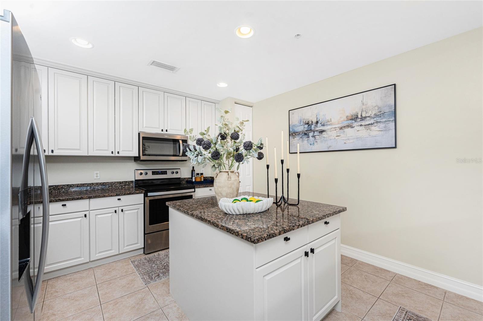Image 22 of 97 For 87 Vivante Boulevard 8723