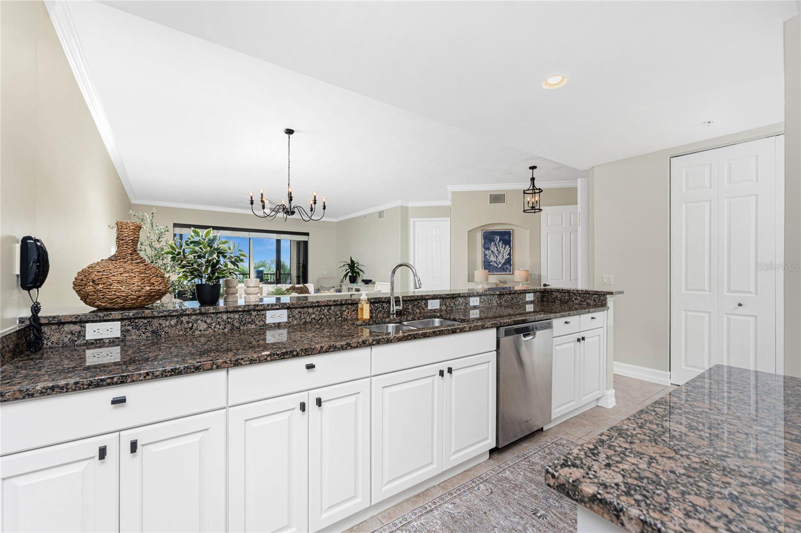 Image 24 of 97 For 87 Vivante Boulevard 8723