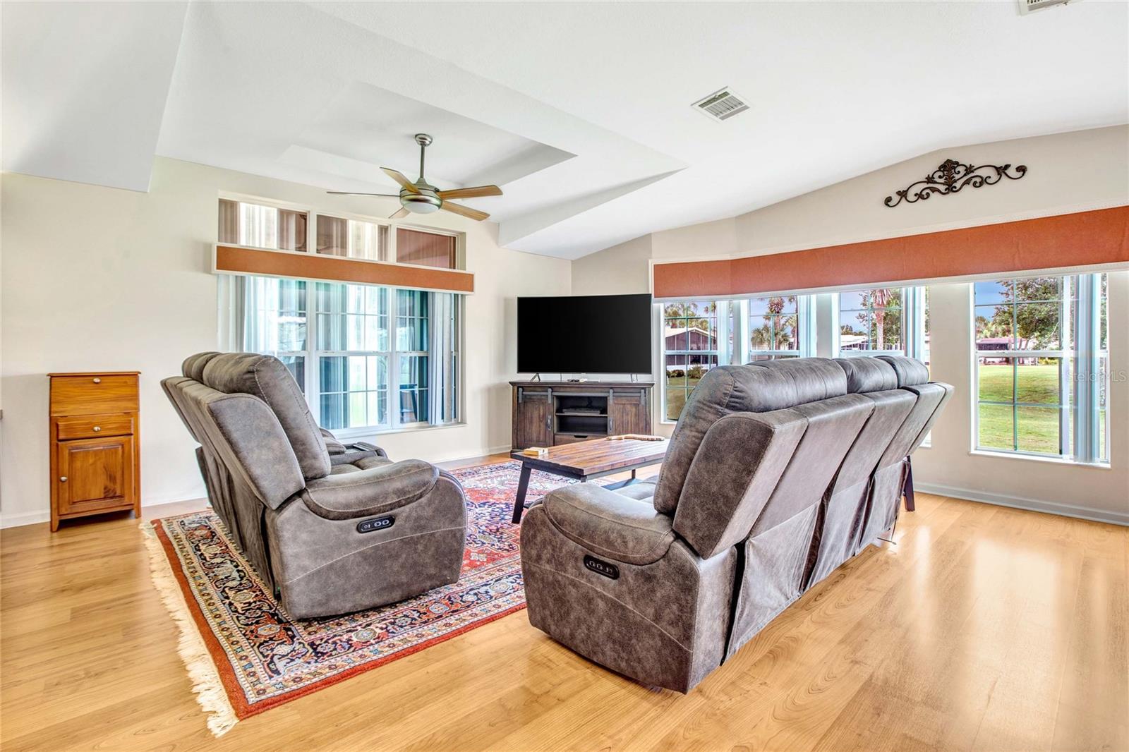 Image 11 of 72 For 2100 Kings Highway 908