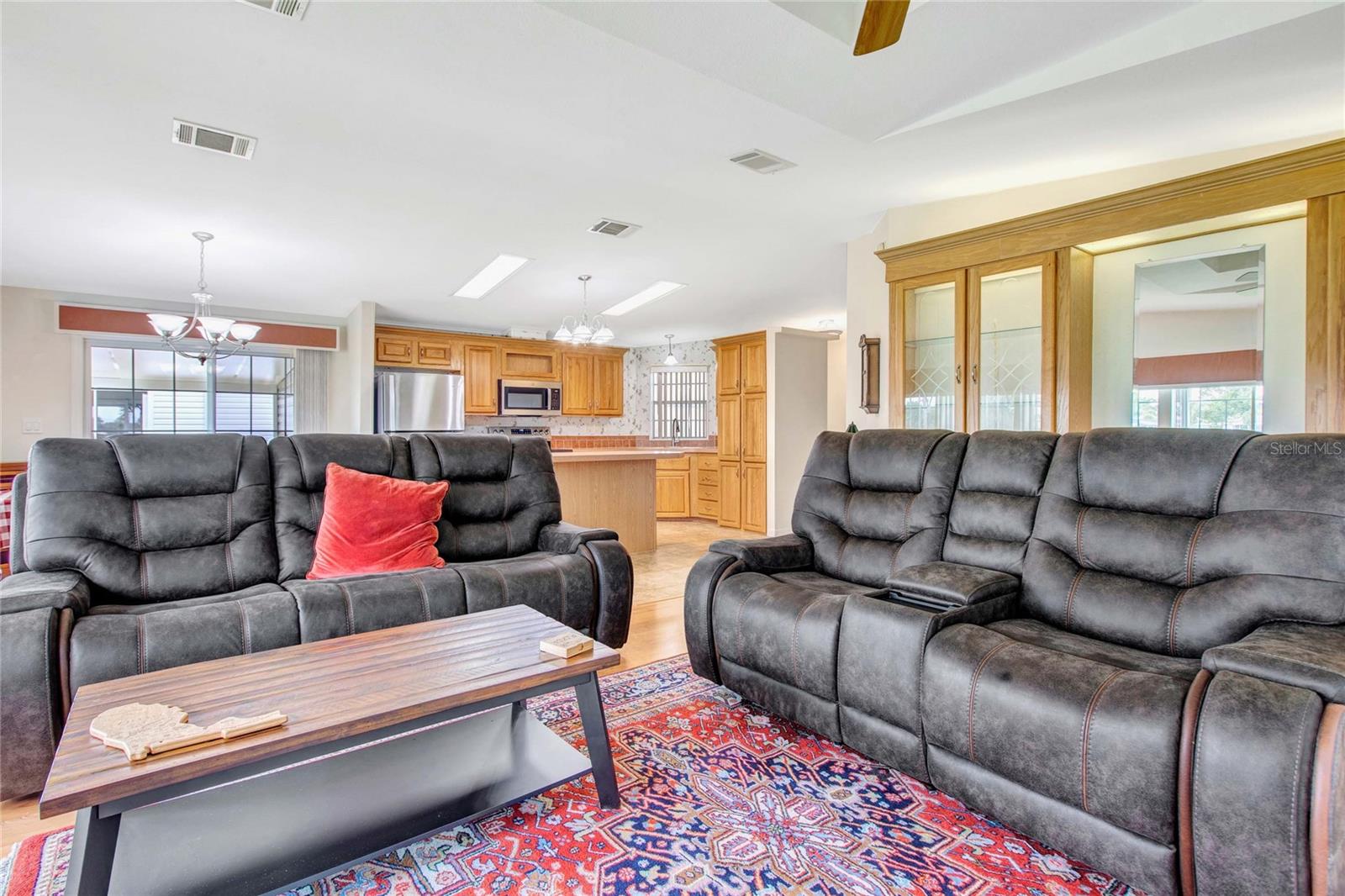 Image 13 of 72 For 2100 Kings Highway 908