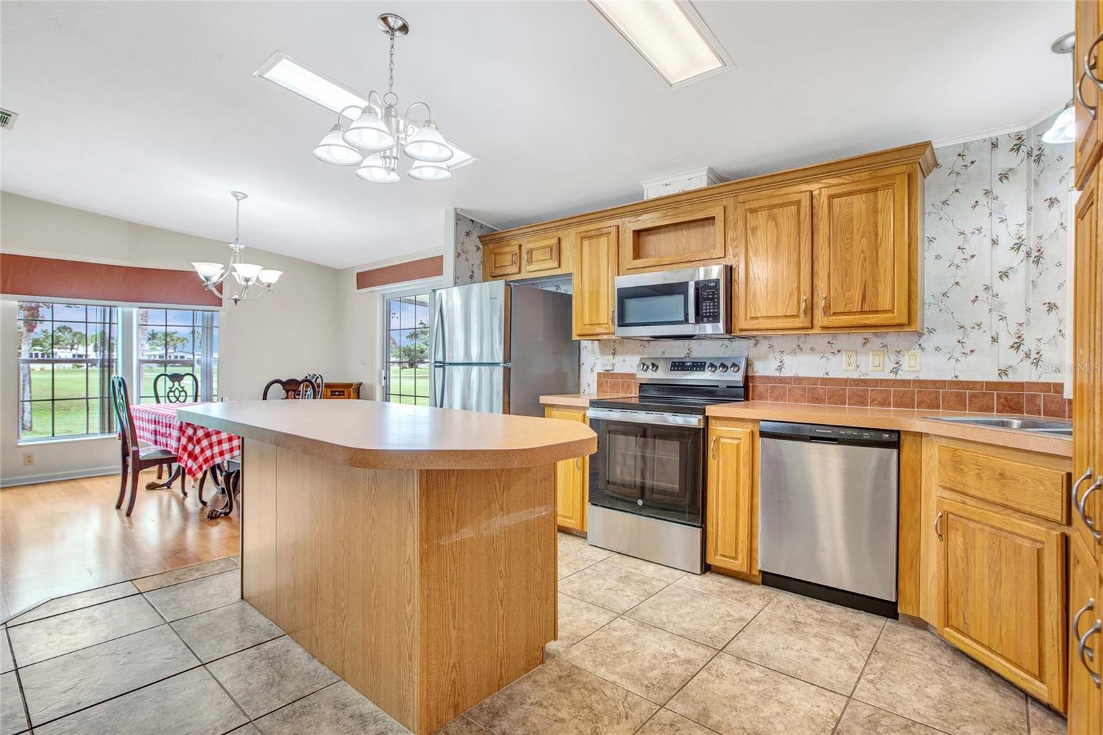 Image 15 of 72 For 2100 Kings Highway 908