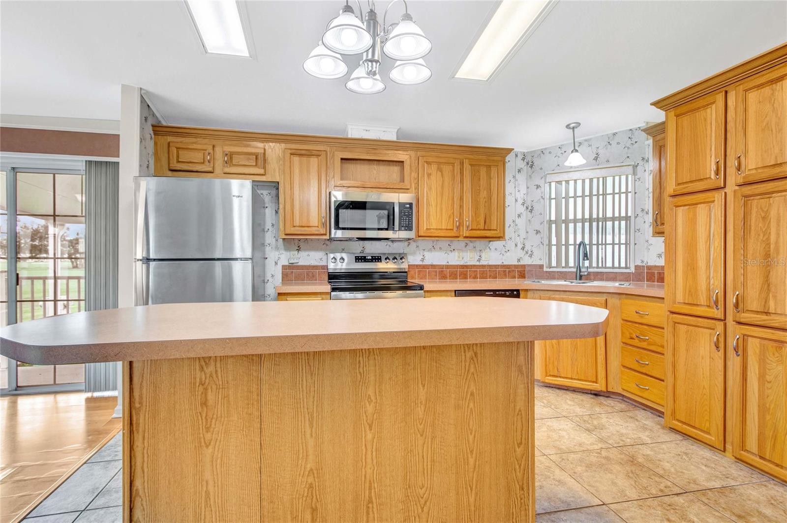 Image 16 of 72 For 2100 Kings Highway 908