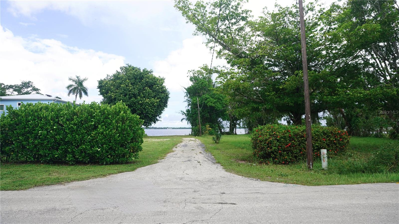 Image 4 of 4 For 3353 Riverside Drive