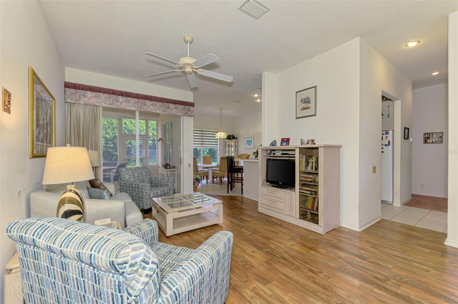 Image 11 of 93 For 8382 Pondview Lane