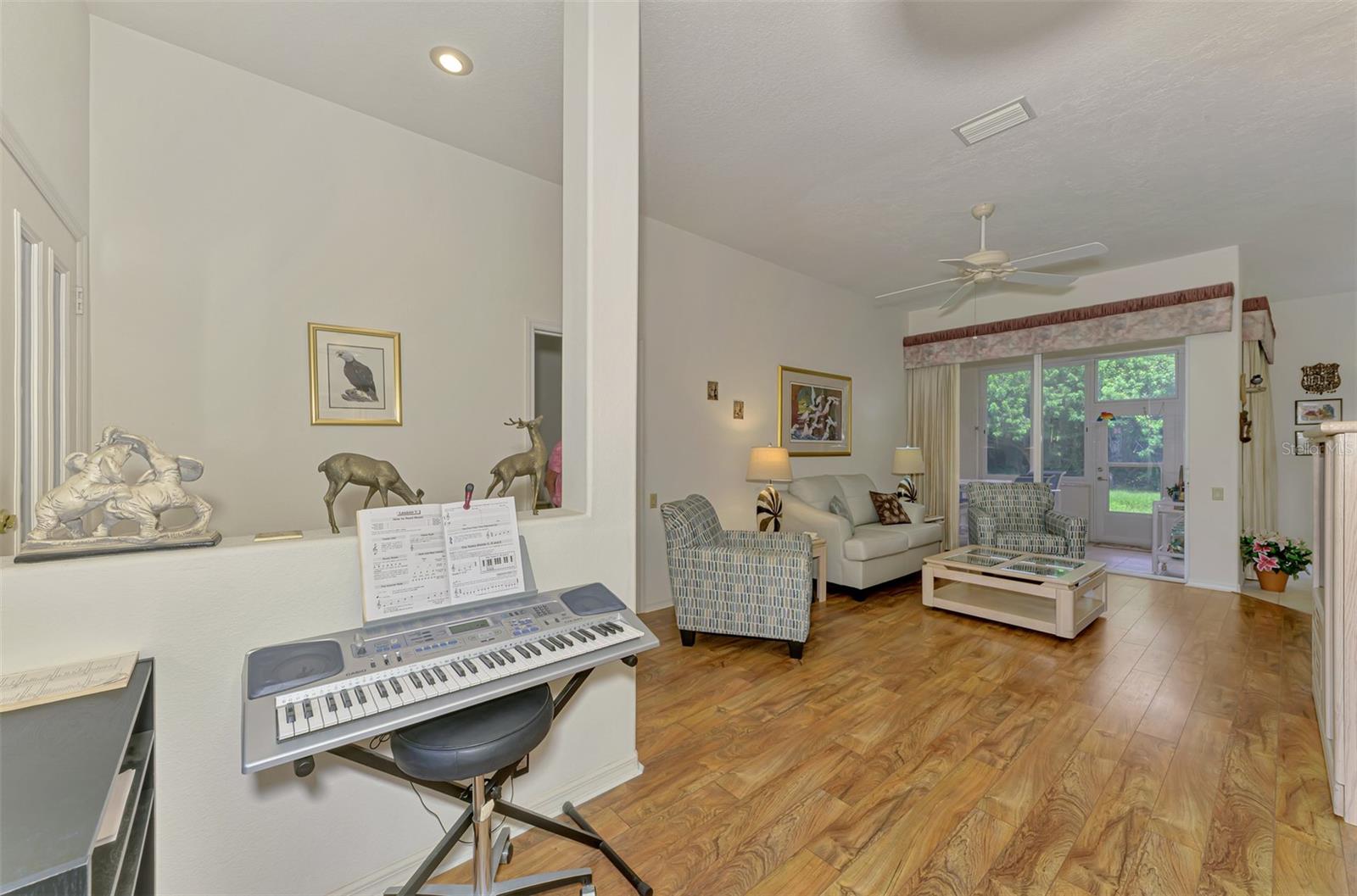 Image 18 of 93 For 8382 Pondview Lane