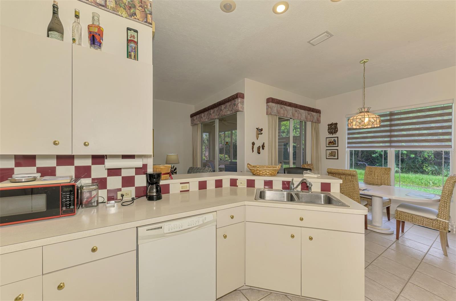 Image 21 of 93 For 8382 Pondview Lane