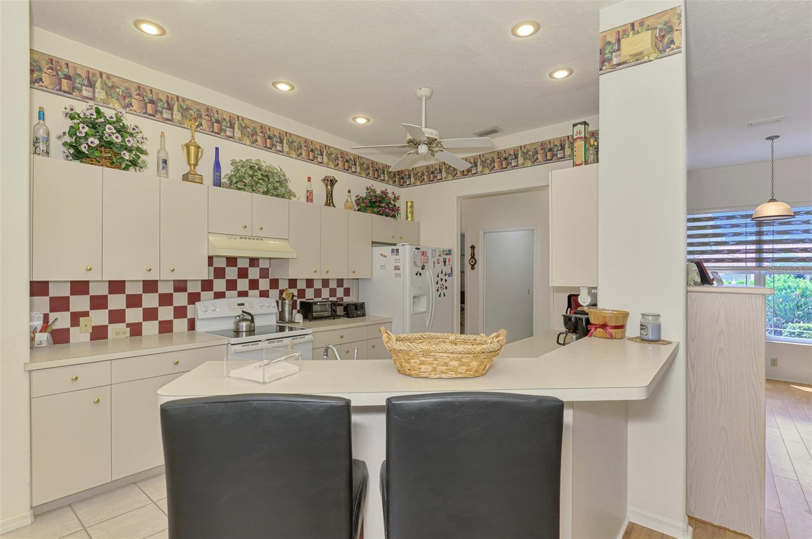 Image 24 of 93 For 8382 Pondview Lane