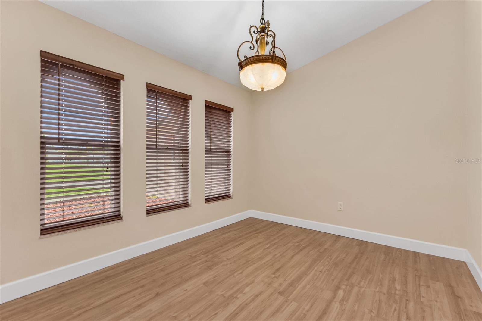 Image 5 of 71 For 3318 Jericho Street