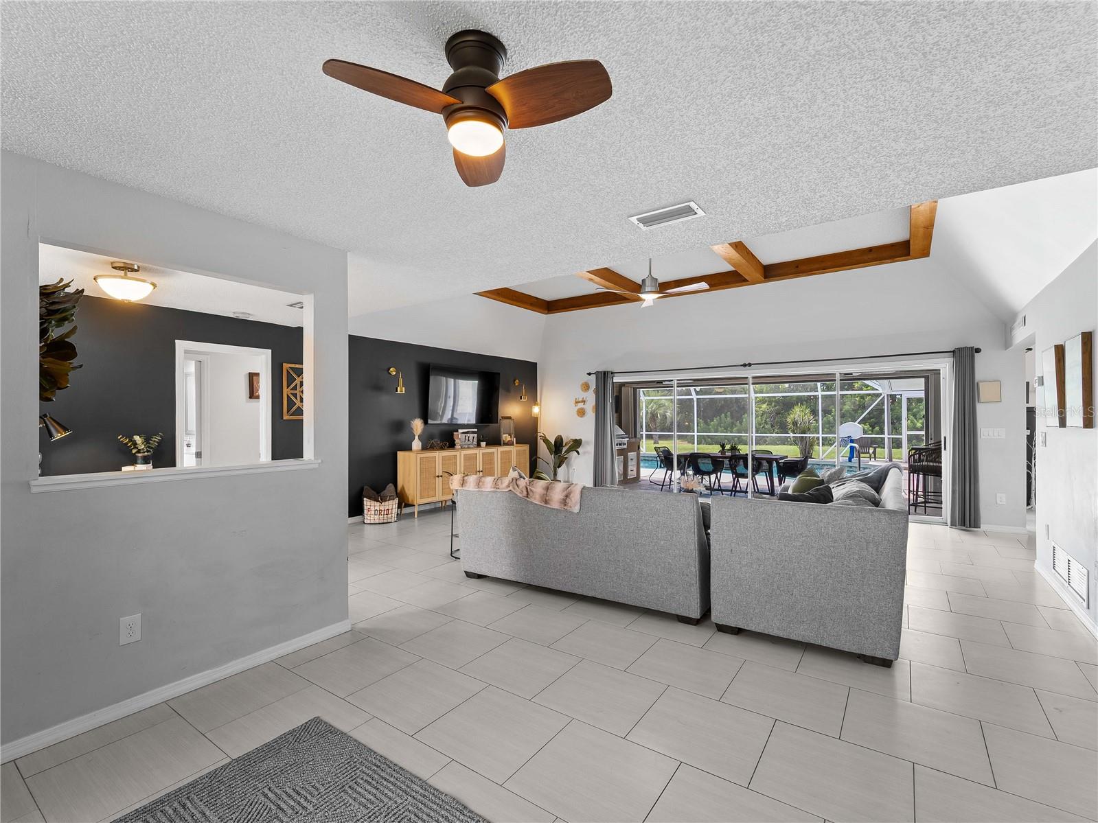 Image 13 of 61 For 523 Warwick Drive