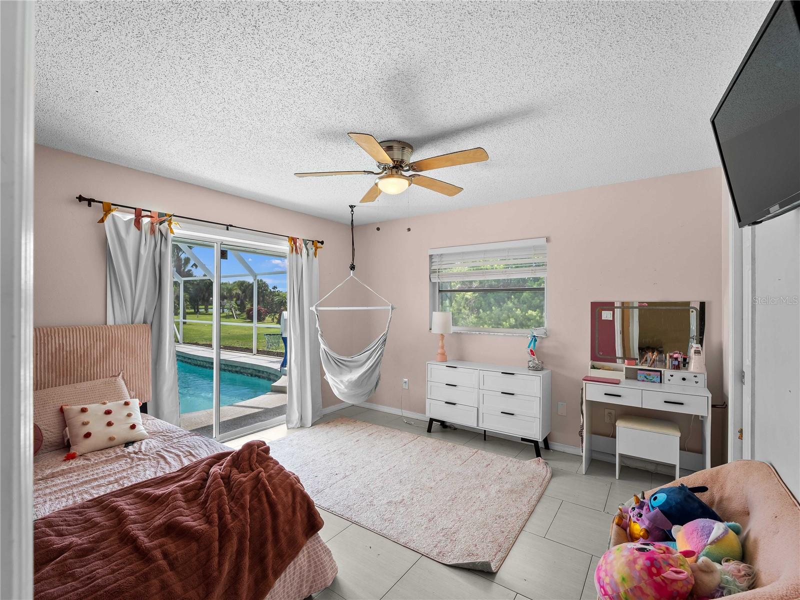 Image 37 of 61 For 523 Warwick Drive